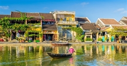 Người nước ngoài du lịch tại Việt Nam