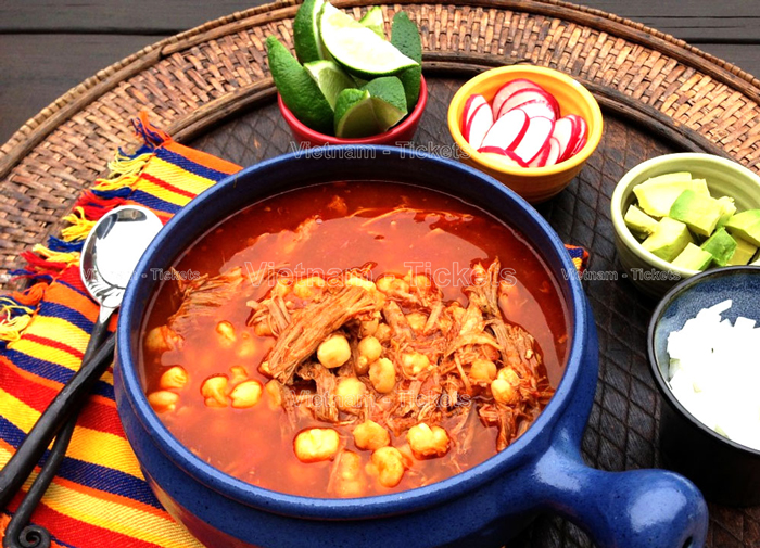 Pozole là một món súp đặc trưng bởi bị đậm đà, cay nồng