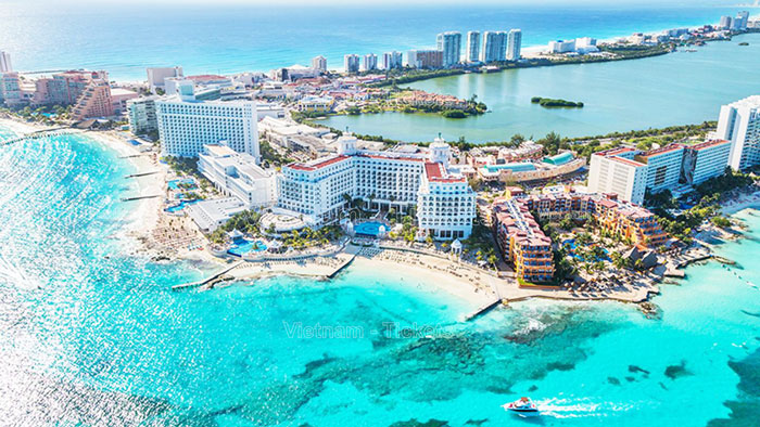 Cancun tọa lạc ở rìa đông bắc Bán đảo Yucatan của Mexico