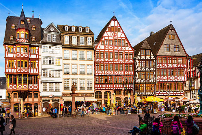 Römerberg chính là cửa ngõ chính để vào Phố cổ (Altstadt) tại Frankfurt