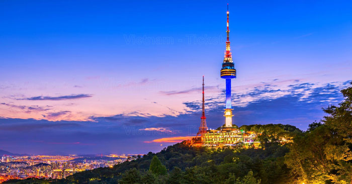 Tháp Namsan chính là nơi mà bạn có thể nhìn ngắm toàn bộ thành phố Seoul xinh đẹp