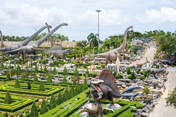 Vườn nhiệt đới Nong Nooch được xem là bộ sưu tập thung lũng khủng long lớn nhất Pattaya
