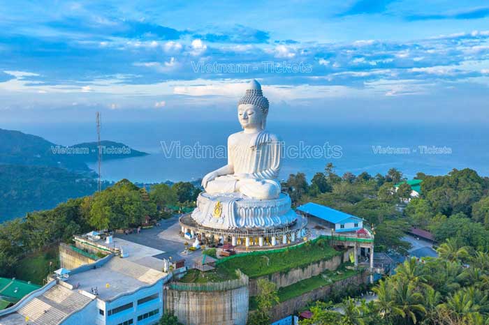 Hãy giữ thái độ tôn trọng, thân thiện khi viếng thăm các ngôi chùa tại Phuket