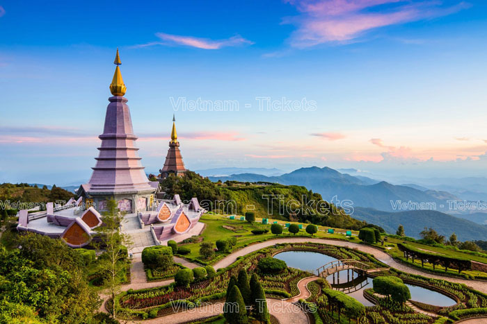 Giấy tờ cần thiết để du lịch tự túc Thái Lan gồm có  và  có giá trị ít nhất sáu tháng