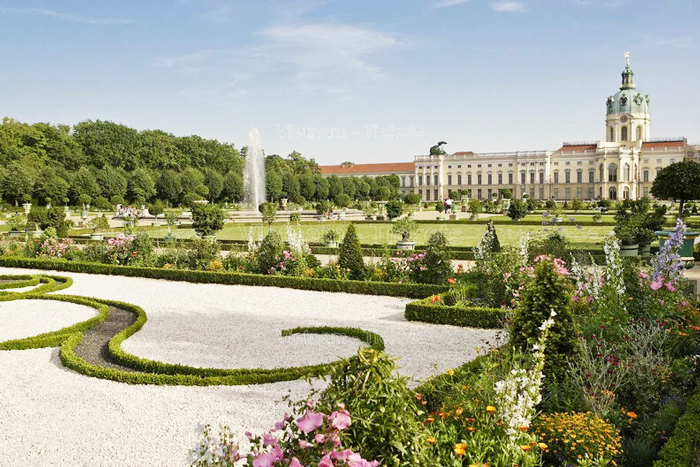 Cung điện Charlottenburg - cung điện hoàng gia lớn nhất tại Berlin với phong cách kiến ​​trúc Rococo