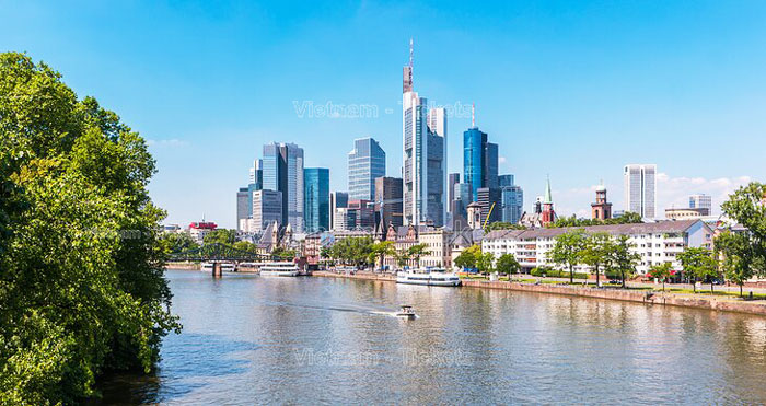 Là một thành phố du lịch thế nên có thể đến Frankfurt bất kế thời điểm nào trong năm