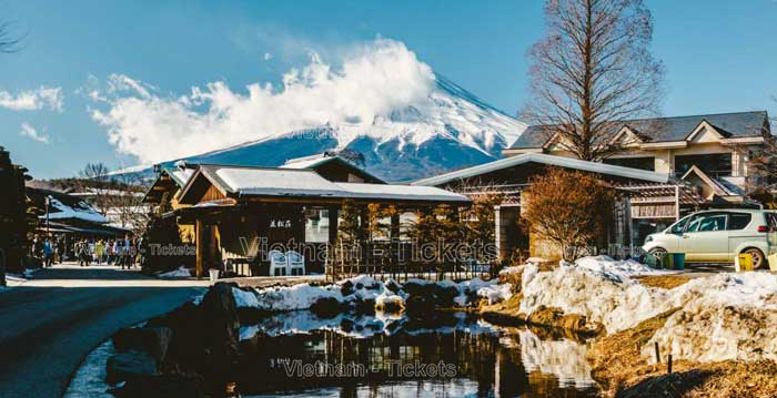 Ghé thăm Oshino Hakkai, bạn cũng có thể tham gia vào nghi thức rửa tay trước khi vào làng