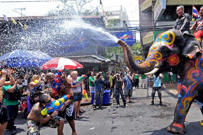 Songkran tượng trưng cho việc “gội rửa” những tội lỗi của năm cũ