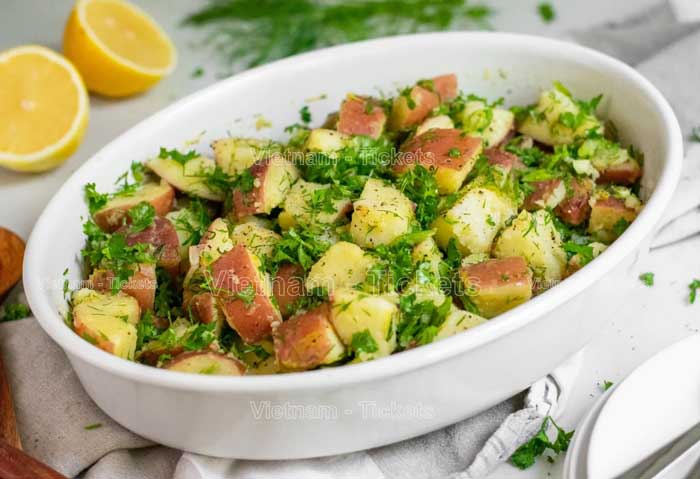 Kartoffelsalat – Salad khoai tây Đức thường được dùng phổ biến cho các buổi tiệc