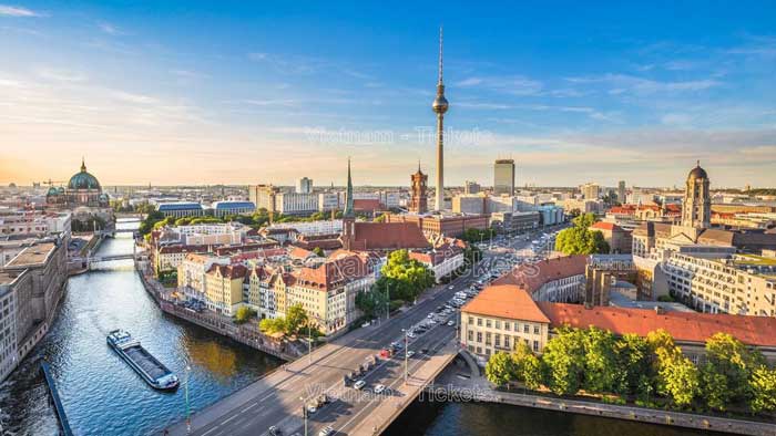 Thành phố Berlin vốn dĩ sở hữu khung cảnh ồn ào, nhộn nhịp nhưng lại phóng khoáng