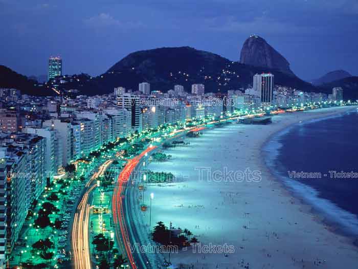 Bãi biển Copacabana chính là trung tâm của những màn pháo hoa truyền thống