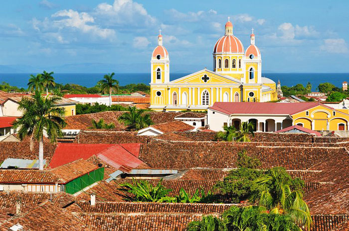 Nicaragua sở hữu một hệ thống sân bay khá phát triển, với khoảng 10 sân bay lớn nhỏ 