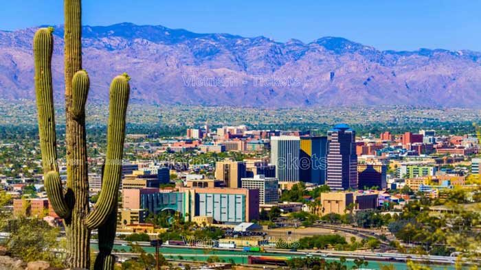 Sân bay quốc tế Tucson nằm cách trung tâm thành phố Tucson khoảng 15km về phía nam tại quận Pima, Arizona