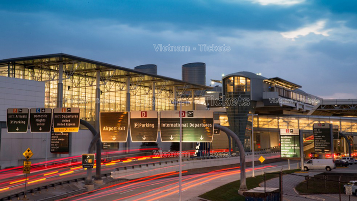 Sân bay liên lục địa George Bush Houston (IAH) là sân bay lớn nhất thứ 14 tại Hoa Kỳ