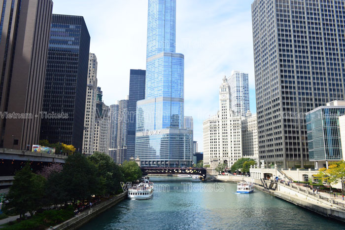 Chicago còn nổi tiếng với những tòa nhà cổ kính như Willis Tower và John Hancock Center