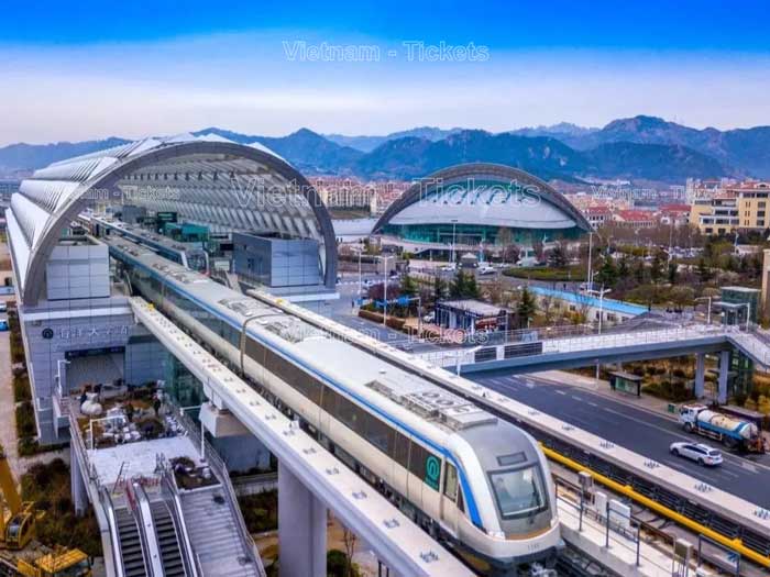 Từ sân bay, có thể dễ dàng di chuyển đến trung tâm bằng tàu cao tốc, tàu điện ngầm, Airport express