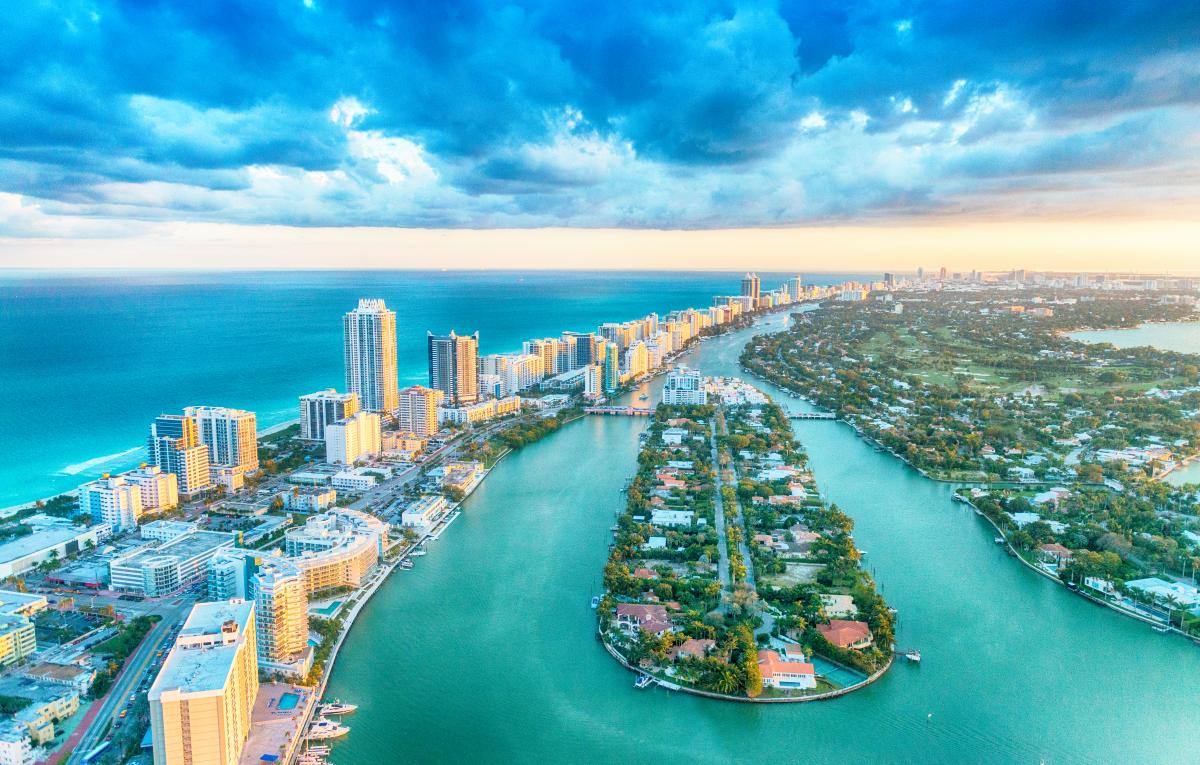 Thành phố Miami - Florida nổi tiếng với những khu biệt thự giàu có và các bãi biển trải dài