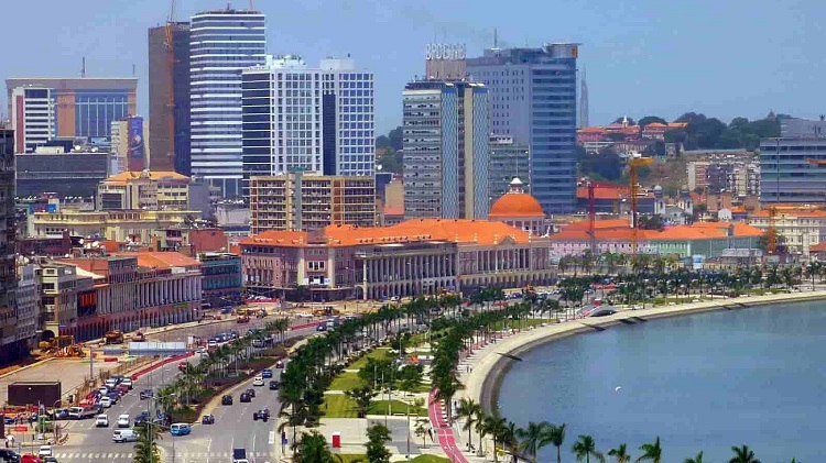Angola là một quốc gia Nam Phi có lãnh thổ rộng lớn với tổng diện tích 1.246.700 km2