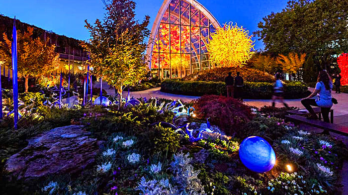 Vé máy bay đi Seattle đến thăm Bảo tàng Chihuly Garden and Glass