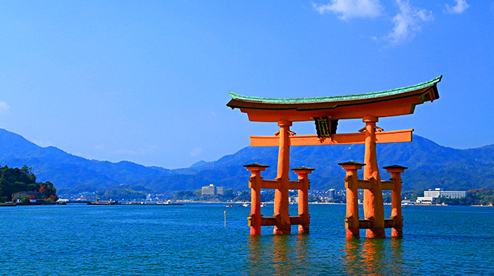 Cổng Torii đền thờ Itsukushima ở Hiroshima | Các thành phố du lịch Nhật Bản