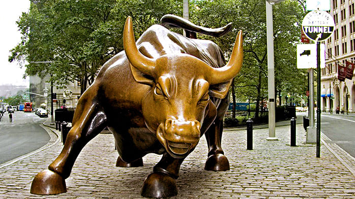 Biểu tượng The Charging Bull tại Phố Wall | Điểm tham quan gần cầu Brooklyn 