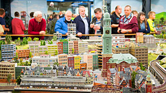 Khám phá thế giới thu nhỏ tại Miniatur Wunderland khi du lịch Hamburg