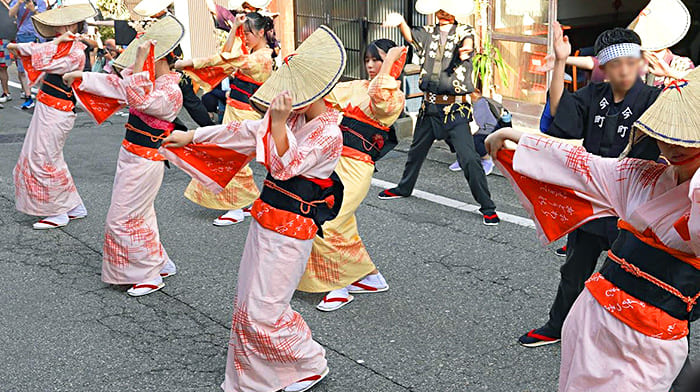 Điệu nhảy Bon Odori truyền thống trong lễ hội Obon Nhật Bản 