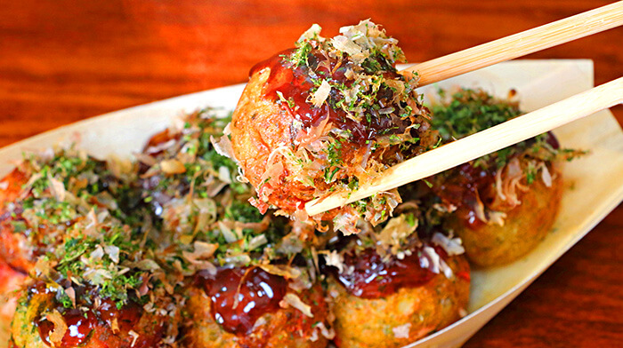 Bánh bạch tuộc viên Takoyaki | Món ăn nổi tiếng ở Osaka 