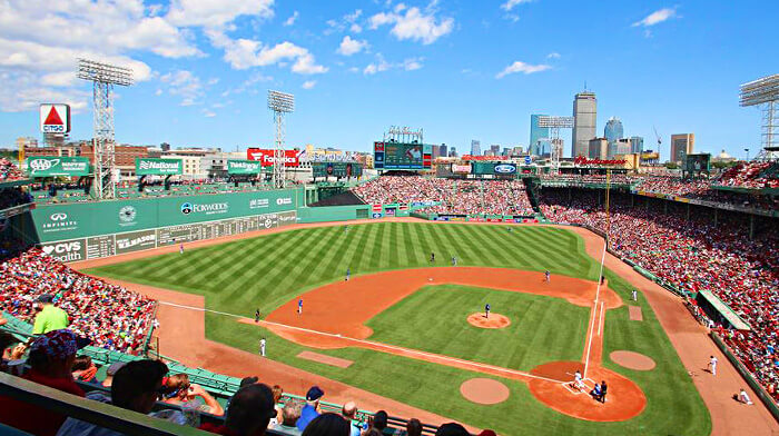 Sân vận động Fenway Park nổi tiếng các trận bóng chày ở Thành phố Boston