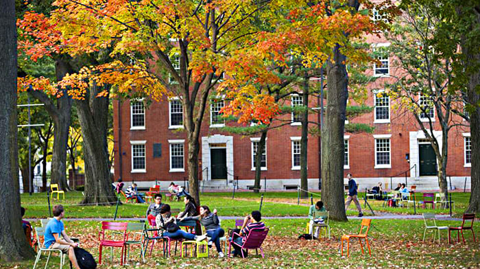 Khuôn viên trường đại học Harvard tại thành phố Boston