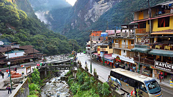 Điểm du lịch Peru | Thị trấn Aguas Calientes gần Thành phố Machu Picchu