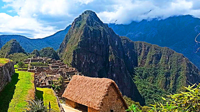 Ngọn núi Huayna Picchu ở Thành phố Machu Picchu Peru