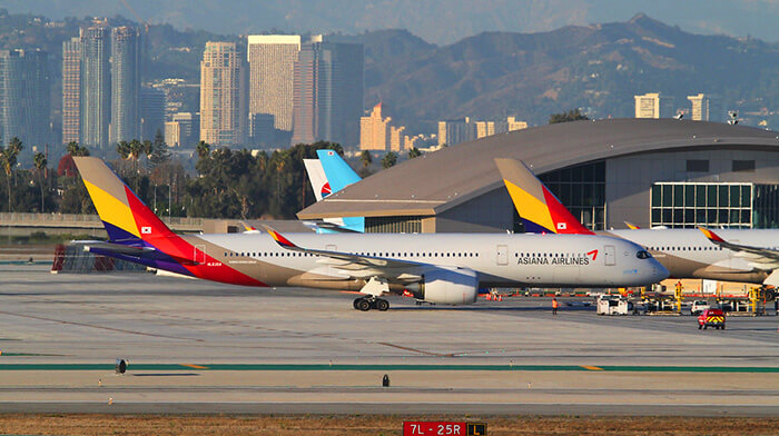 Hãng Asiana Airlines đỗ tàu bay tại Los Angles ở Mỹ