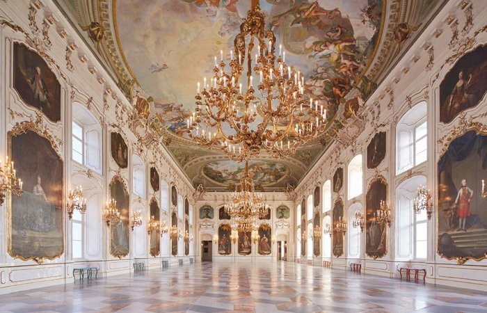 Cung điện Hofburg Innsbruck | Đặt Vé Máy Bay đi Innsbruck Giá Rẻ tại Đại lý Vietnam Tickets Hotline 19003173