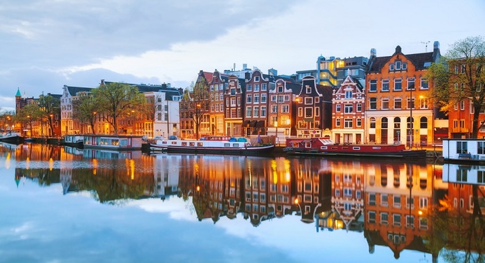 Cảnh sắc thành phố Amsterdam Hà Lan | Vé Máy Bay đi Amsterdam Giá Rẻ tại Đại lý Vietnam Tickets Hotline 19003173