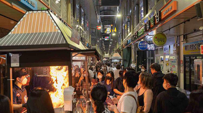 Tham quan khu chợ và mua sắm tại thành phố Jinju | Đặt Vé Máy Bay đi Jinju Hàn Quốc Giá Rẻ tại Đại lý Vietnam Tickets Hotline 19003173