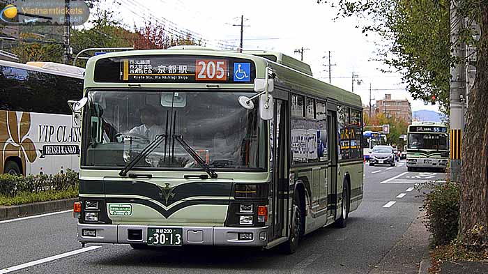 Xe Bus di chuyển trong nội thành Kyoto \ Liên Hệ 19003173 Đặt Vé Máy Bay Giá Rẻ tại Đại lý Chính thức vietnam tickets