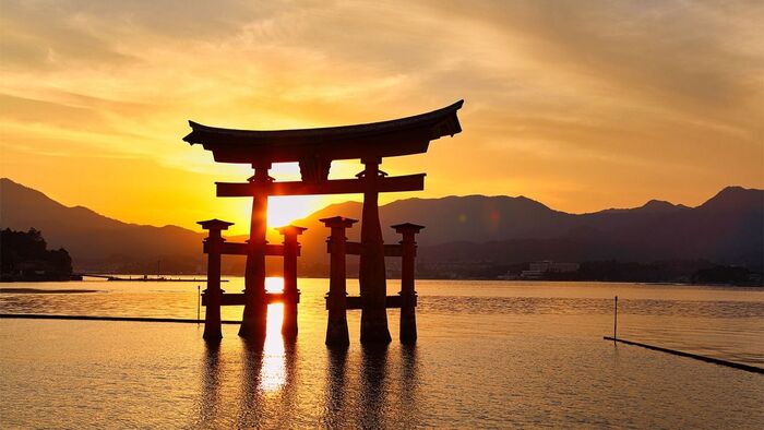 Đền Itsukushima Hiroshima  | Vé Máy Bay Hà Nội đi Nhật Bản Giá Rẻ tại Đại lý Vietnam Tickets Hotline 19003173