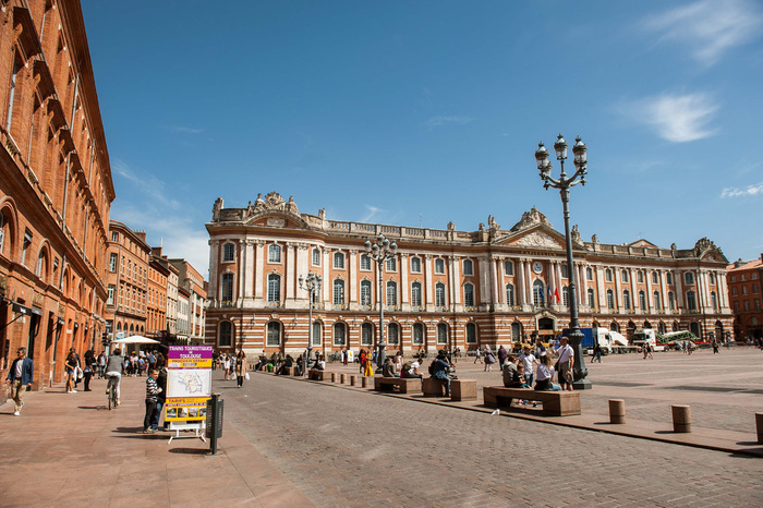Quảng trường Capitol Toulouse Pháp | Vé máy bay đi Toulouse Giá Rẻ tại Vietnam Tickets Hotline 19003173