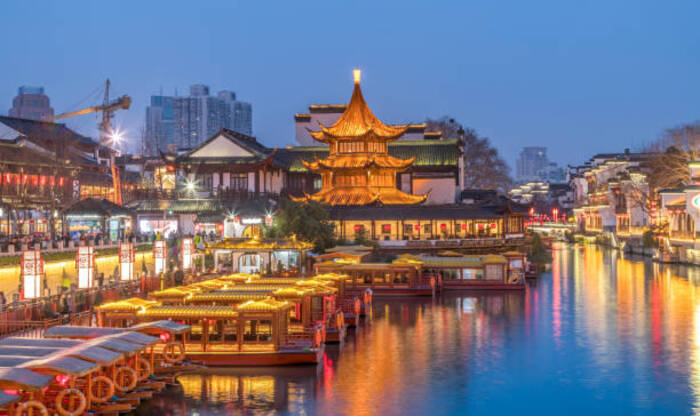 Nam Kinh vào ban đêm \ Đặt Vé Máy Bay đi Nam Kinh Giá Rẻ tại Đại lý Vietnam Tickets Hotline 19003173