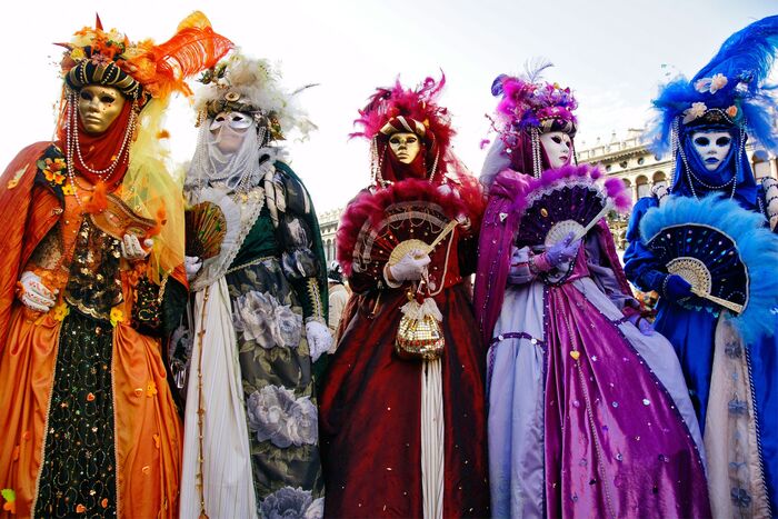 Lễ hội Carnival ở Venice | Vé Máy Bay đi Ý Giá Rẻ tại Đại lý Vietnam Tickets Hotline 19003173