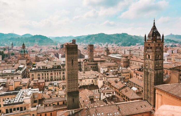 Thành phố Bologna cổ kính nước Ý | Vé máy bay đi Bologna Giá Rẻ tại Vietnam Tickets Hotline 19003173