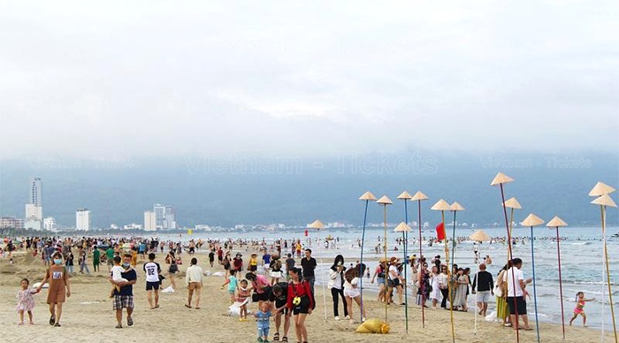 Vui chơi tắm biển tại biển Phạm Văn Đồng | Ăn chơi gì ở Đà Nẵng
