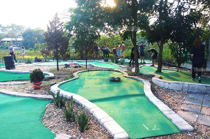 Thư giãn cùng gia đình tại Westlake Mini Golf | Chỗ ăn chơi ở Hà Nội