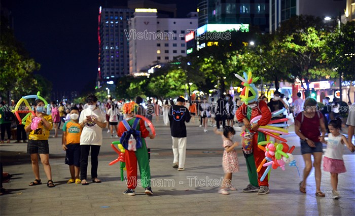 Trải nghiệm không gian nhộn nhịp tại phố đi bộ Nguyễn Huệ | Chỗ ăn chơi ở Sài Gòn
