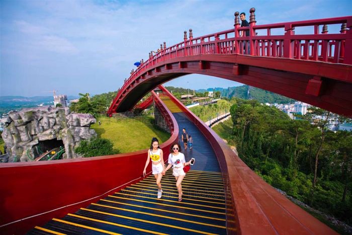 Oanh tạc quanh cây cầu Koi trong Sun World Hạ Long Park | Chơi gì ở Hạ Long 1 ngày