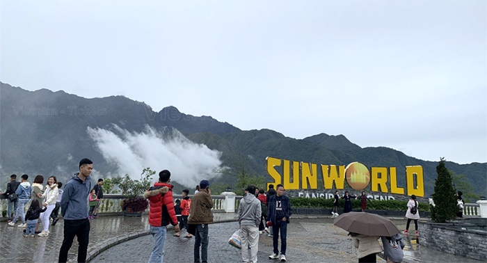 Cáp treo đến đỉnh thì mình check-in tại Sun World Fansipan Legend | Chơi gì ở Sapa