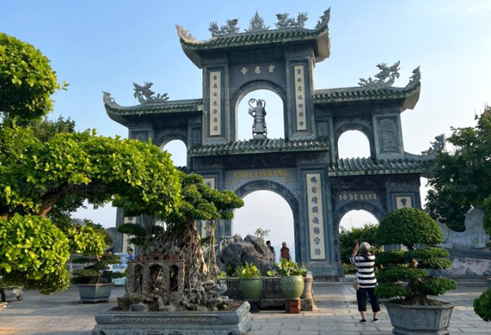 Tham quan, ngắm cảnh thư giãn tại chùa Linh Ứng | Địa điểm du lịch gần Đà Nẵng