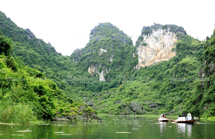 Ngắm vẻ đẹp thơ mộng của Hồ Quan Sơn | Địa điểm du lịch gần Hà Nội trong 1 ngày