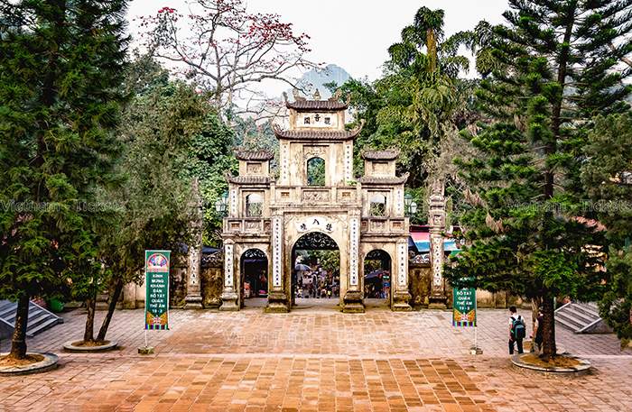Tham quan, chiêm bái phật tại chùa Hương | Địa điểm du lịch gần Hà Nội trong 1 ngày